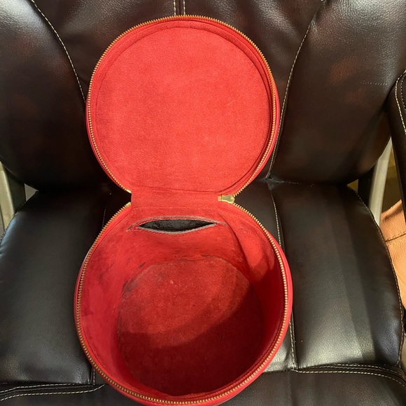 Louis Vuitton Bold Red Epi Leather Cosmetic Case - Picture 6 of 10